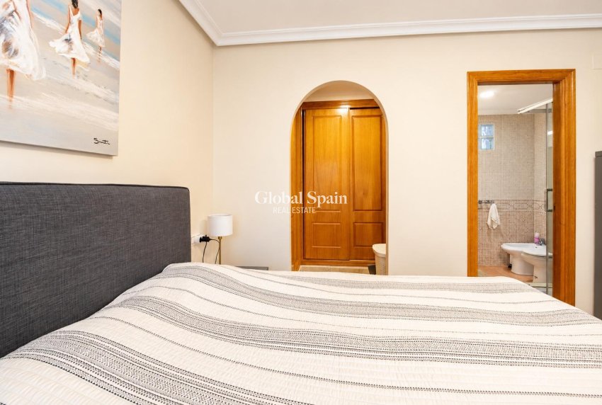 Revente - APPARTEMENT -
TORREVIEJA - torrevieja