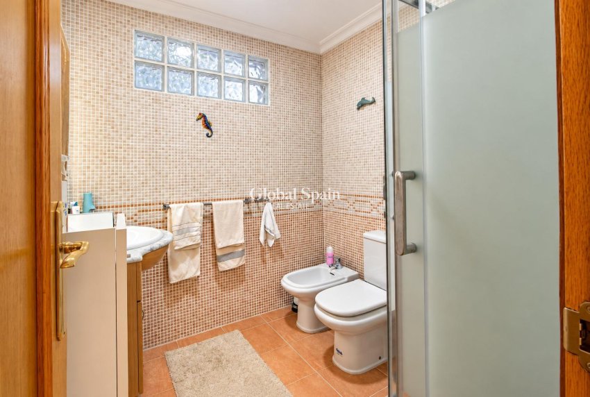 Revente - APPARTEMENT -
TORREVIEJA - torrevieja
