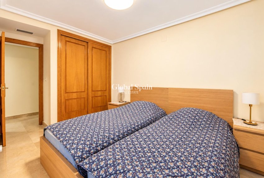 Revente - APPARTEMENT -
TORREVIEJA - torrevieja