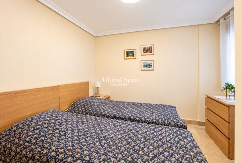 Revente - APPARTEMENT -
TORREVIEJA - torrevieja