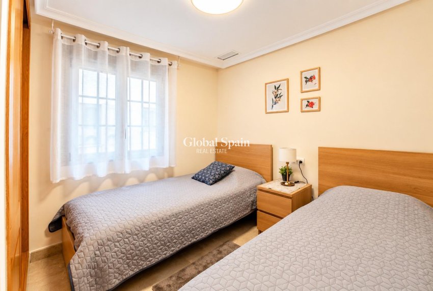 Revente - APPARTEMENT -
TORREVIEJA - torrevieja