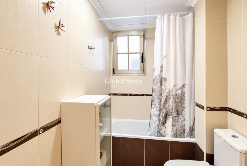 Revente - APPARTEMENT -
TORREVIEJA - torrevieja