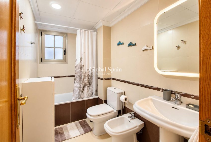 Revente - APPARTEMENT -
TORREVIEJA - torrevieja