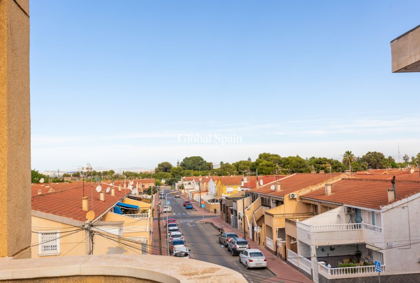 Revente - APPARTEMENT -
TORREVIEJA - Torrevieja