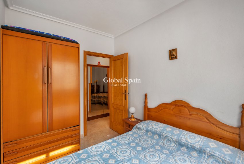 Revente - APPARTEMENT -
TORREVIEJA - Torrevieja