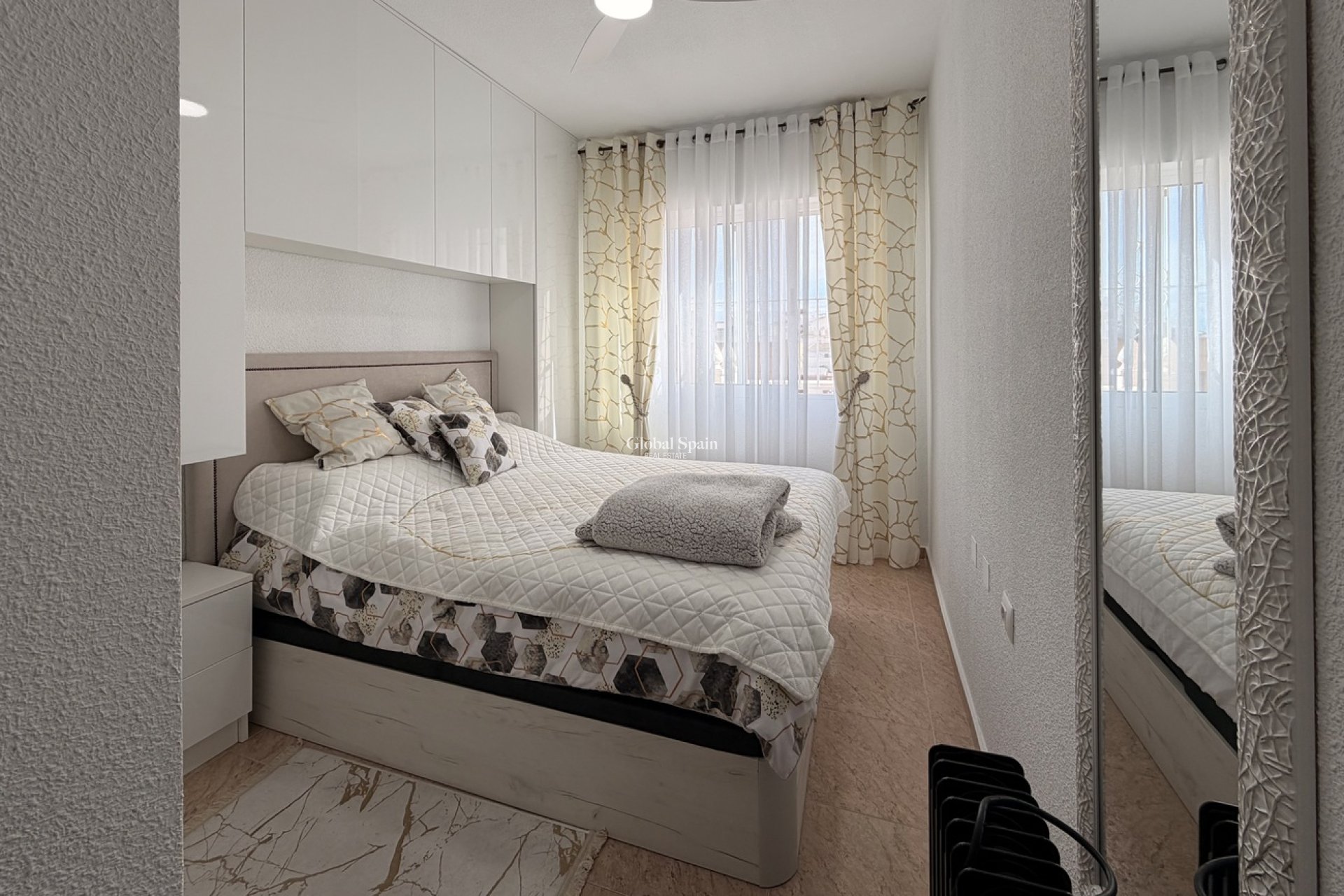 Revente - APPARTEMENT -
TORREVIEJA - Urb. Calas Blancas III