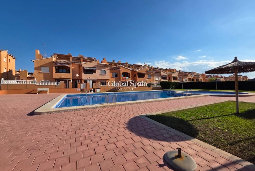 Revente - APPARTEMENT -
TORREVIEJA - Zona Los Frutales