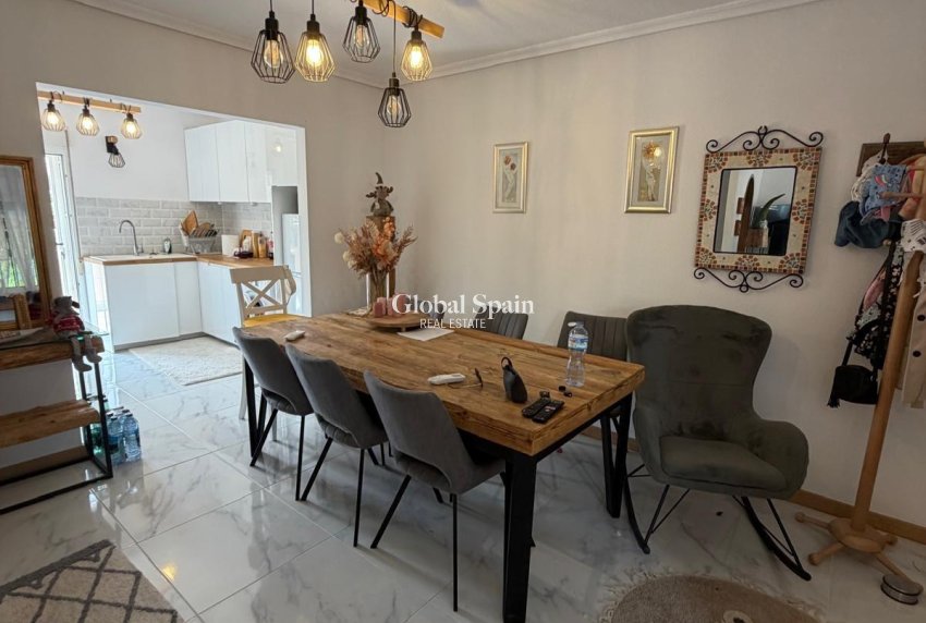 Revente - APPARTEMENT -
TORREVIEJA - Zona Los Frutales