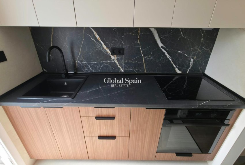 Revente - APPARTEMENT -
TORREVIEJA - Zona Los Frutales