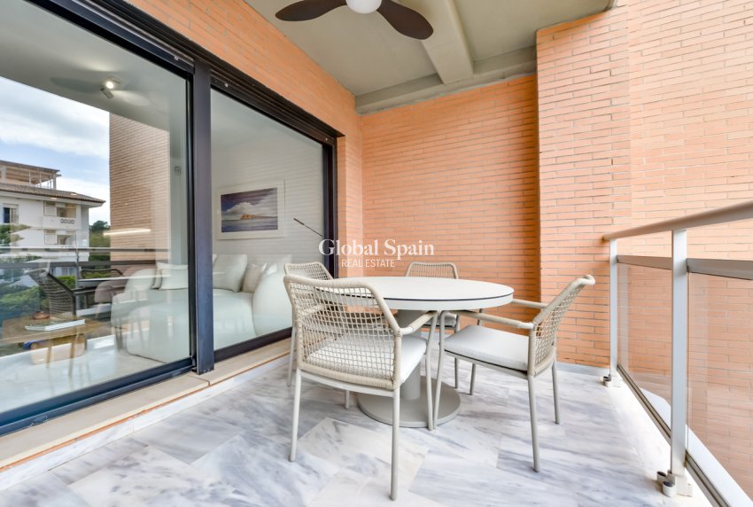 Revente - APPARTEMENT -
VILLAJOYOSA - La Cala