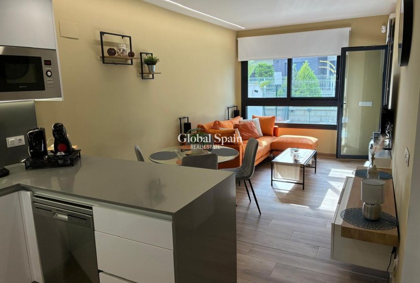 Revente - APPARTEMENT -
VILLAMARTÍN - Costa Blanca