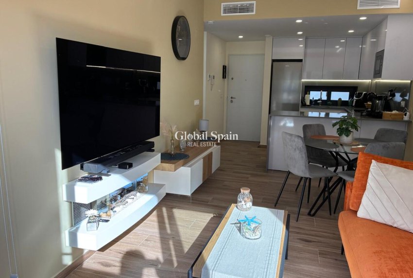 Revente - APPARTEMENT -
VILLAMARTÍN - Costa Blanca