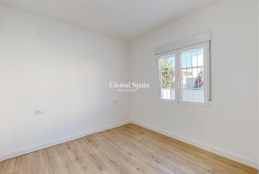 Revente - APPARTEMENT -
VILLAMARTÍN - Costa Blanca