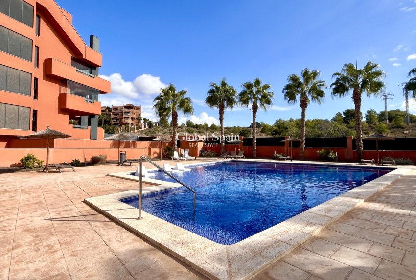 Revente - APPARTEMENT -
VILLAMARTÍN - Costa Blanca