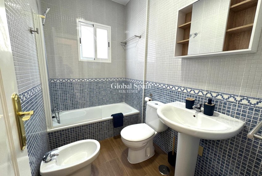 Revente - APPARTEMENT -
VILLAMARTÍN - Costa Blanca