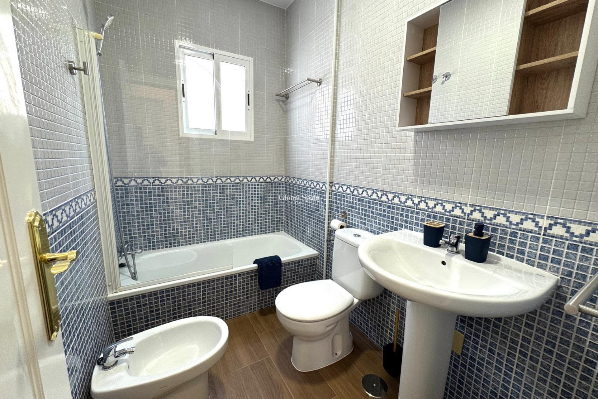 Revente - APPARTEMENT -
VILLAMARTÍN - Costa Blanca