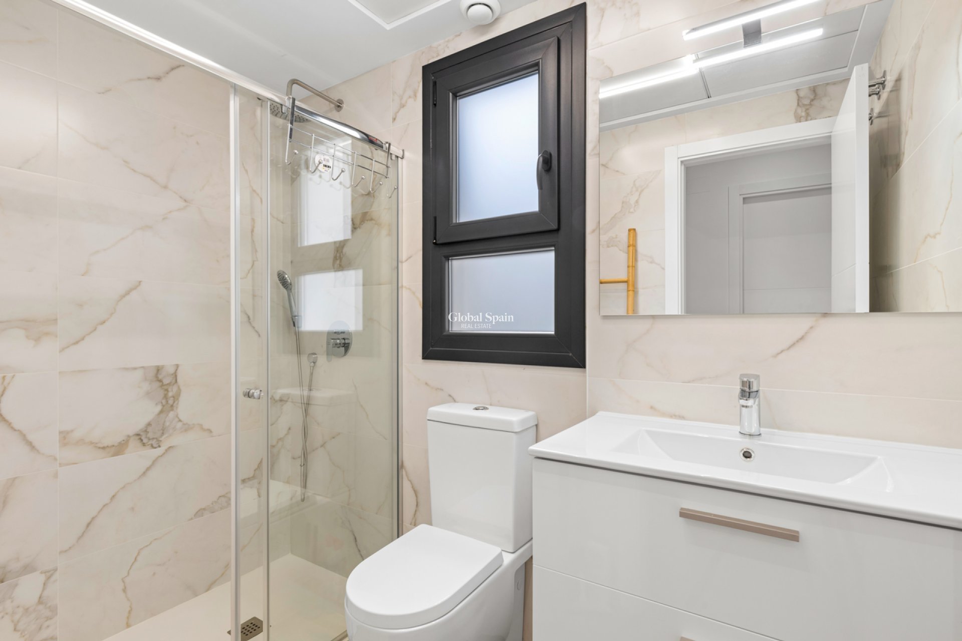 Revente - APPARTEMENT -
VILLAMARTÍN - Costa Blanca