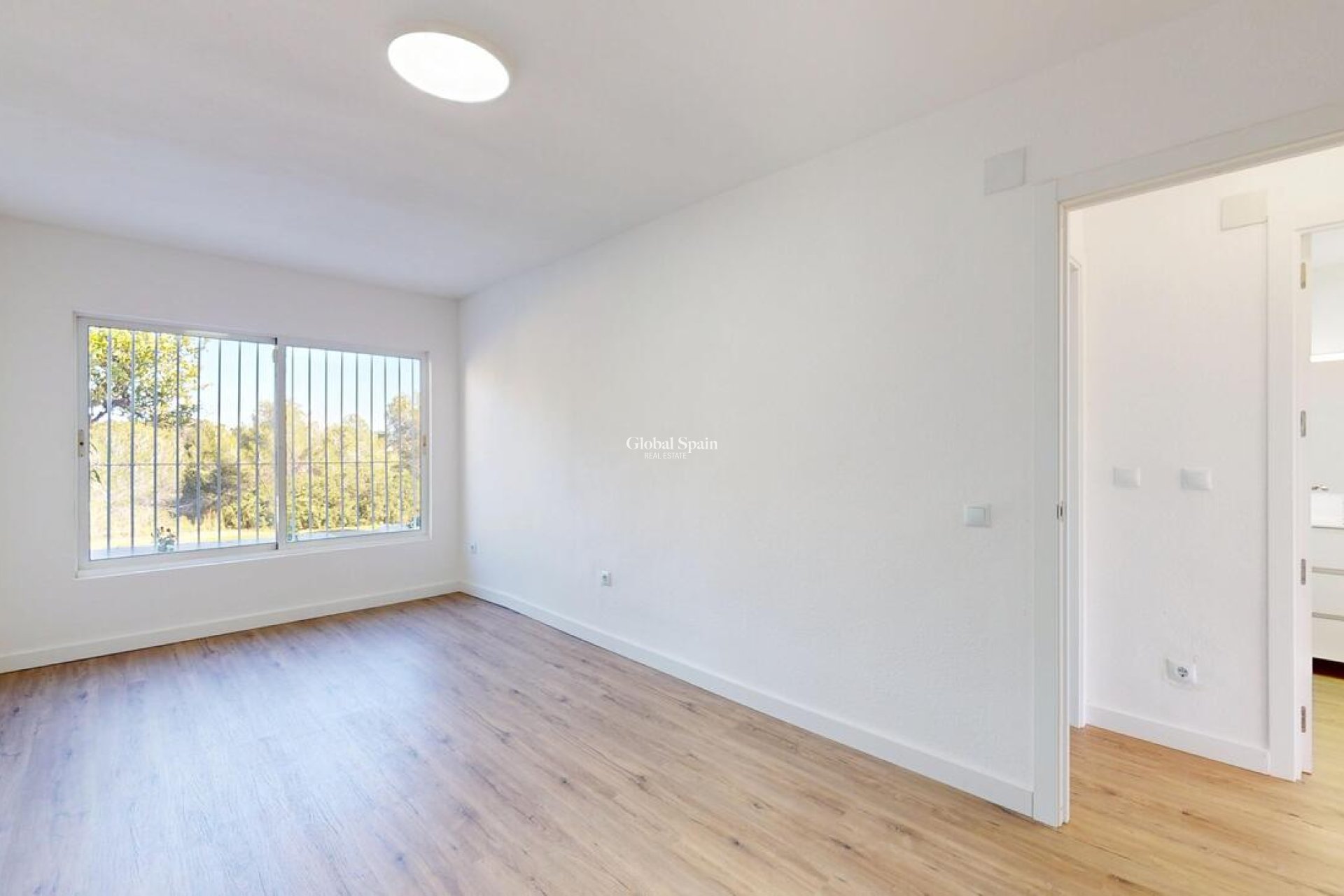 Revente - APPARTEMENT -
VILLAMARTÍN - Costa Blanca