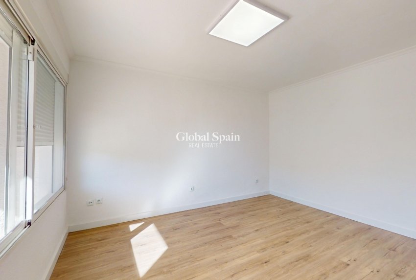 Revente - APPARTEMENT -
VILLAMARTÍN - Costa Blanca