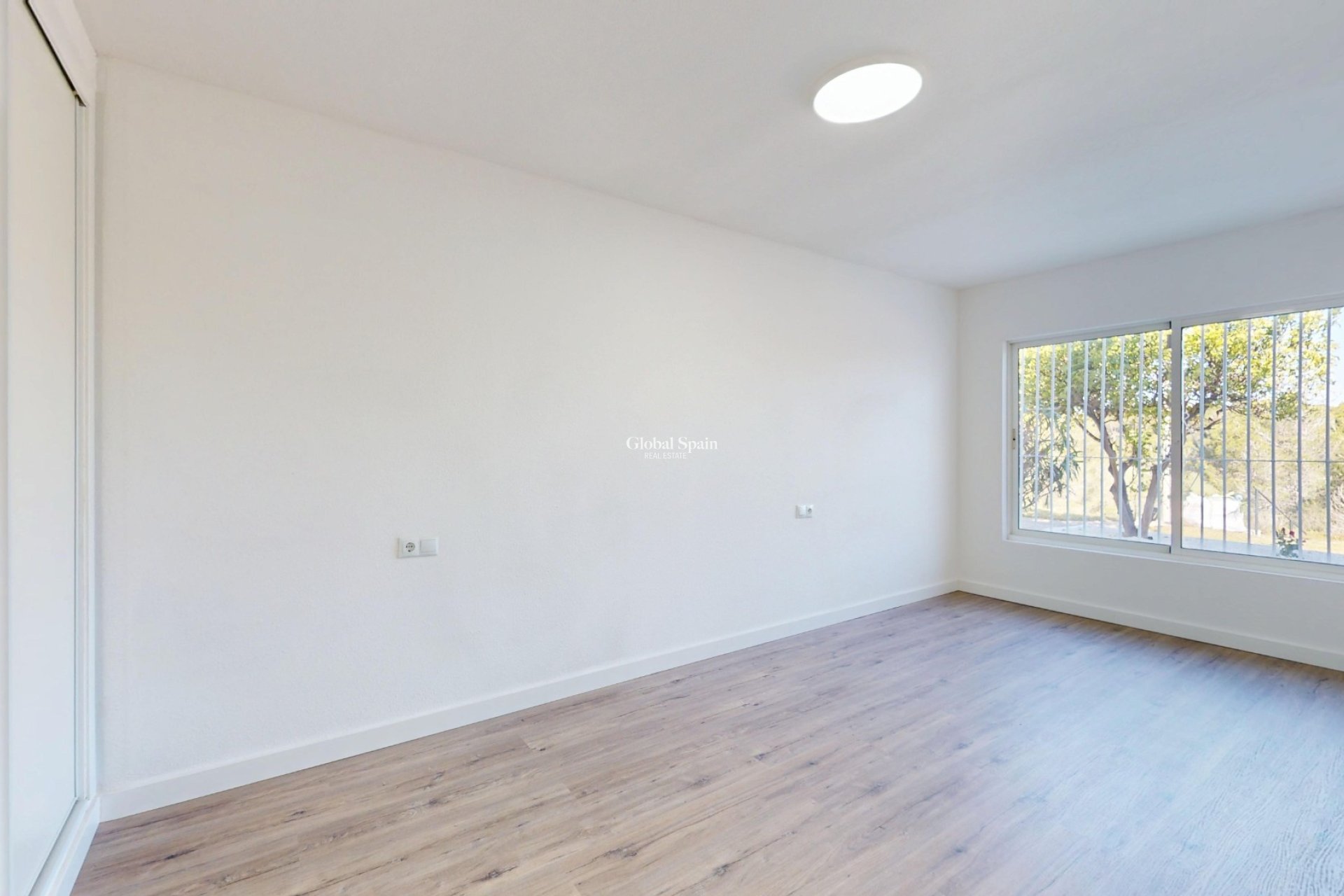 Revente - APPARTEMENT -
VILLAMARTÍN - Costa Blanca