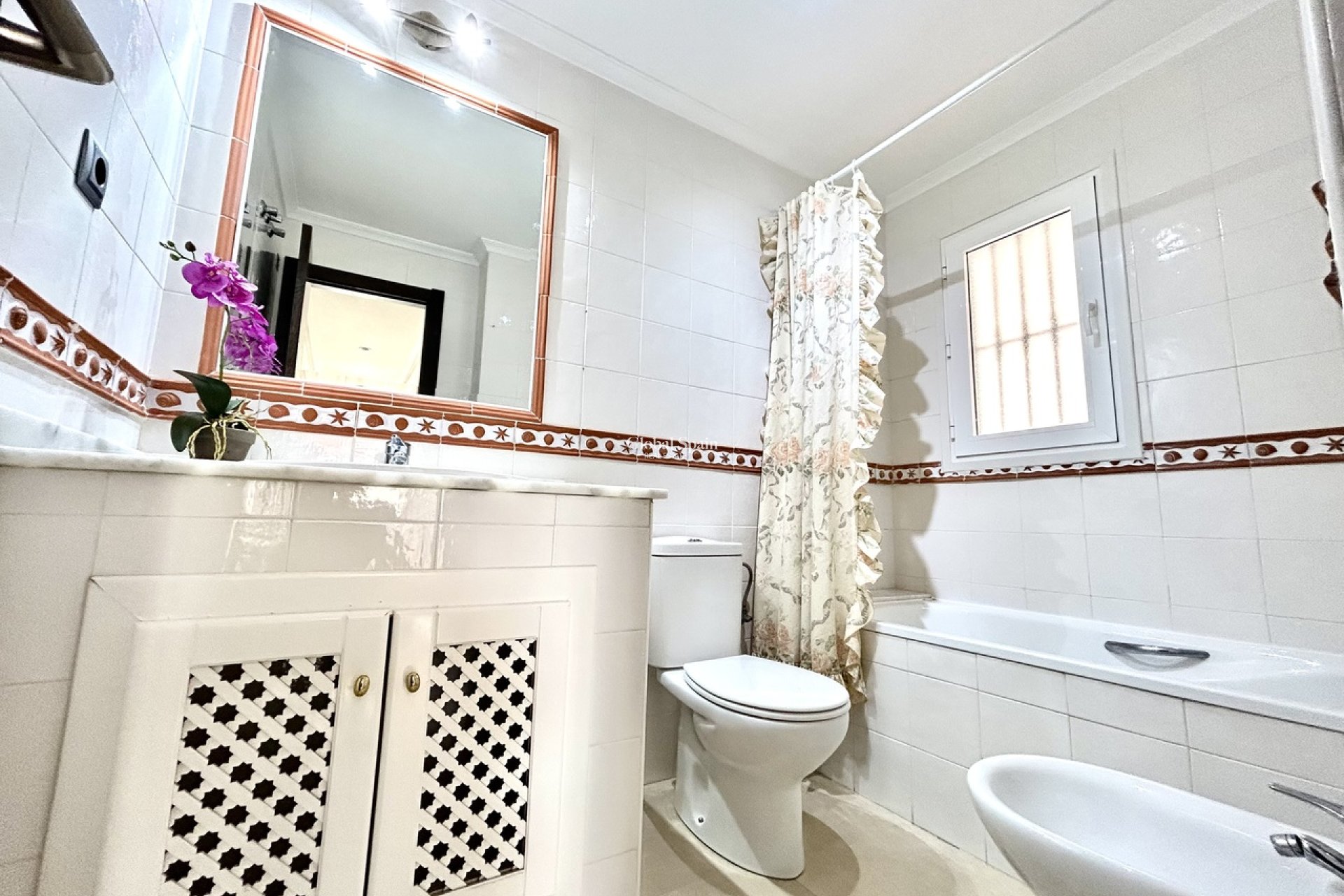 Revente - APPARTEMENT -
VILLAMARTÍN - Costa Blanca