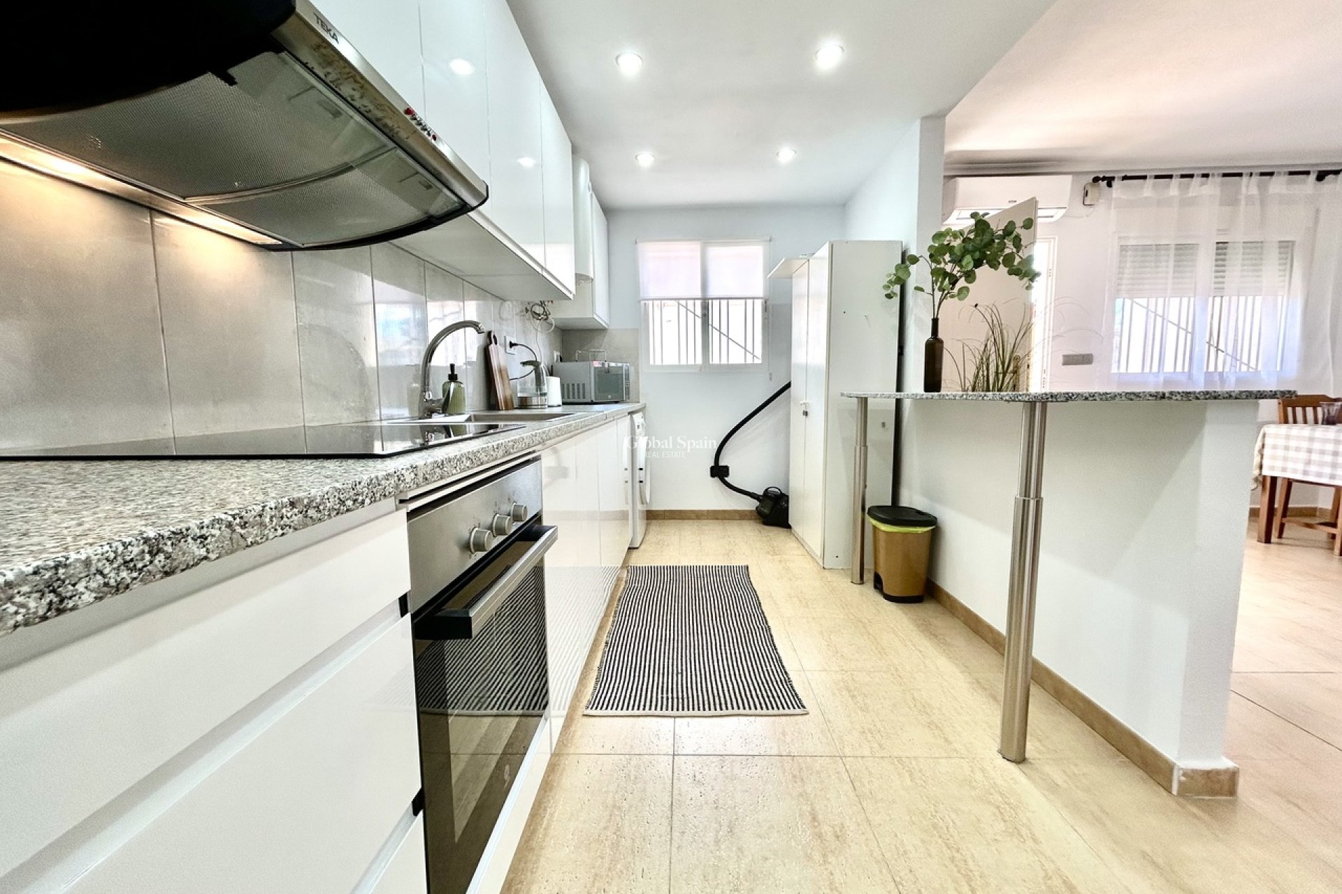 Revente - APPARTEMENT -
VILLAMARTÍN - Costa Blanca