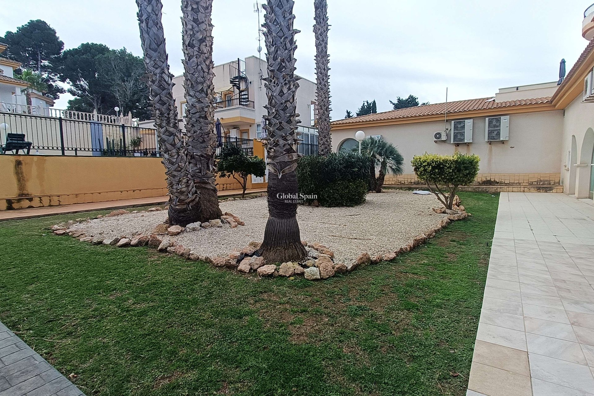 Revente - APPARTEMENT -
VILLAMARTÍN - Costa Blanca
