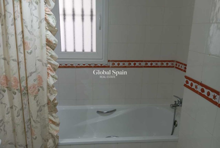 Revente - APPARTEMENT -
VILLAMARTÍN - Costa Blanca