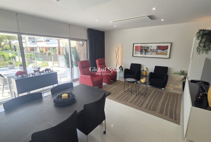 Revente - APPARTEMENT -
VILLAMARTÍN - Costa Blanca