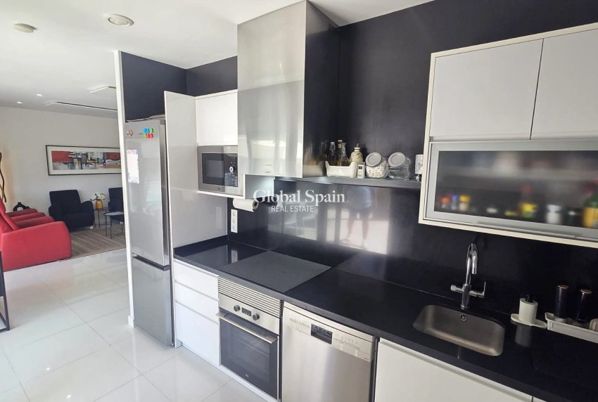 Revente - APPARTEMENT -
VILLAMARTÍN - Costa Blanca