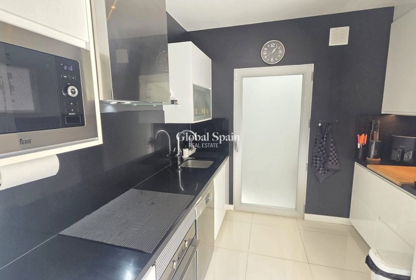 Revente - APPARTEMENT -
VILLAMARTÍN - Costa Blanca