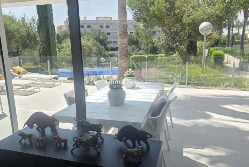 Revente - APPARTEMENT -
VILLAMARTÍN - Costa Blanca