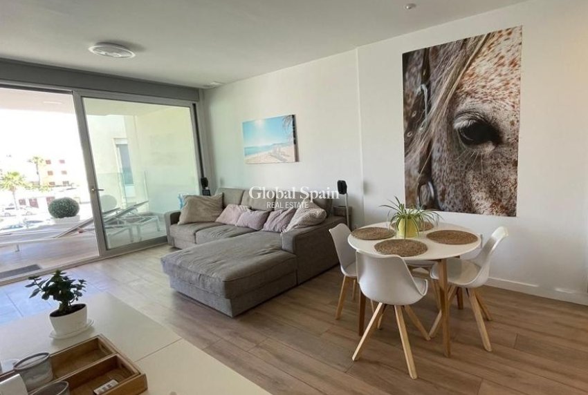 Revente - APPARTEMENT -
VILLAMARTÍN - Costa Blanca