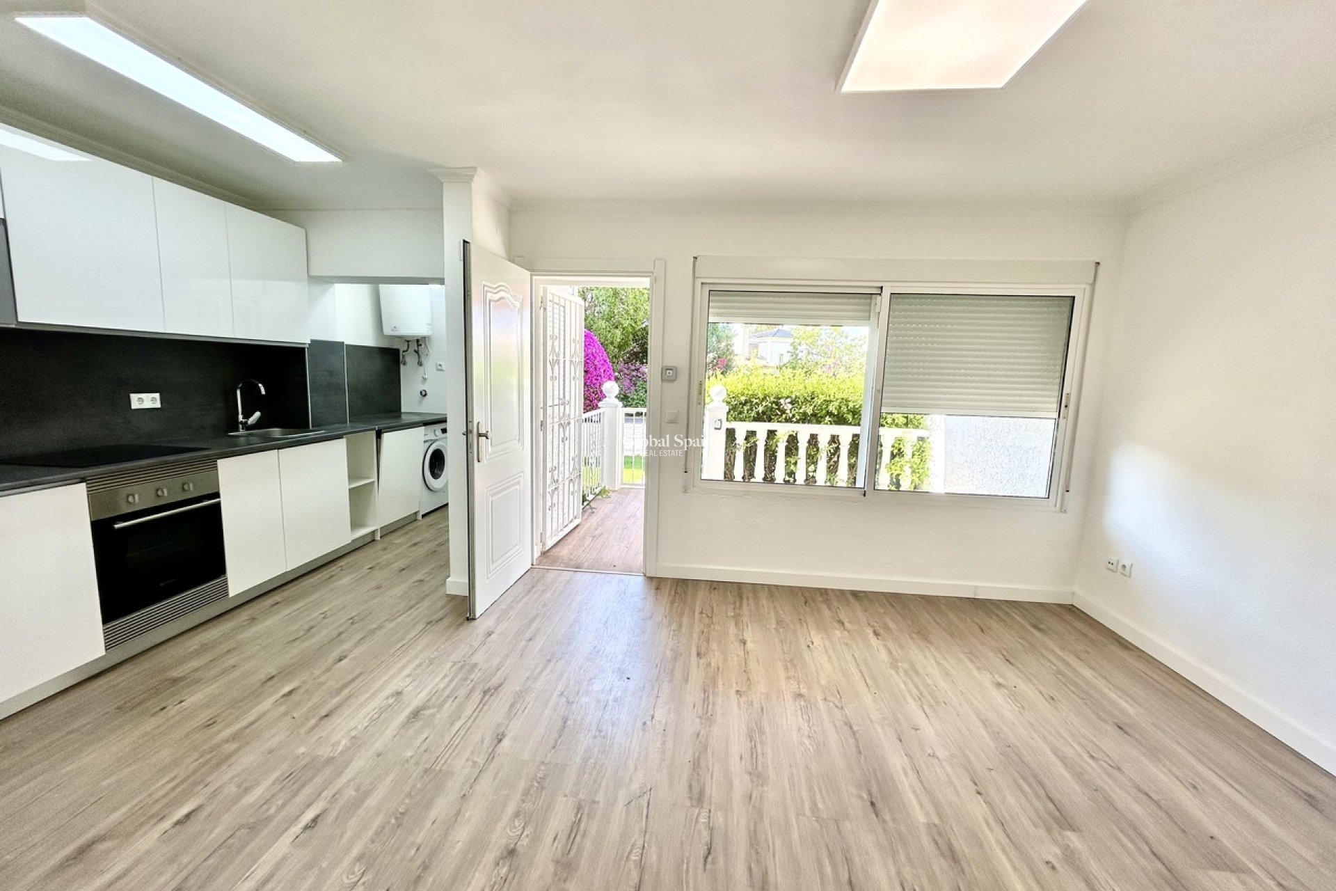 Revente - APPARTEMENT -
VILLAMARTÍN - Costa Blanca