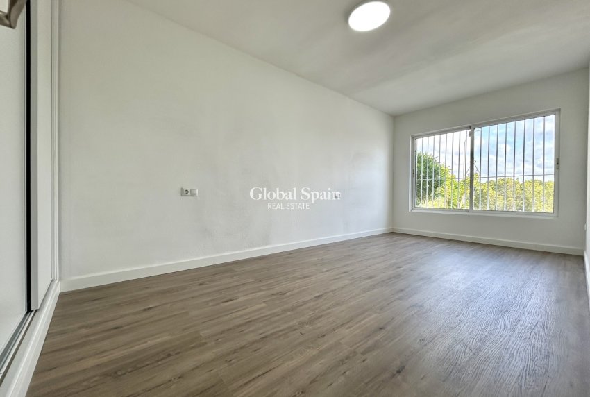Revente - APPARTEMENT -
VILLAMARTÍN - Costa Blanca