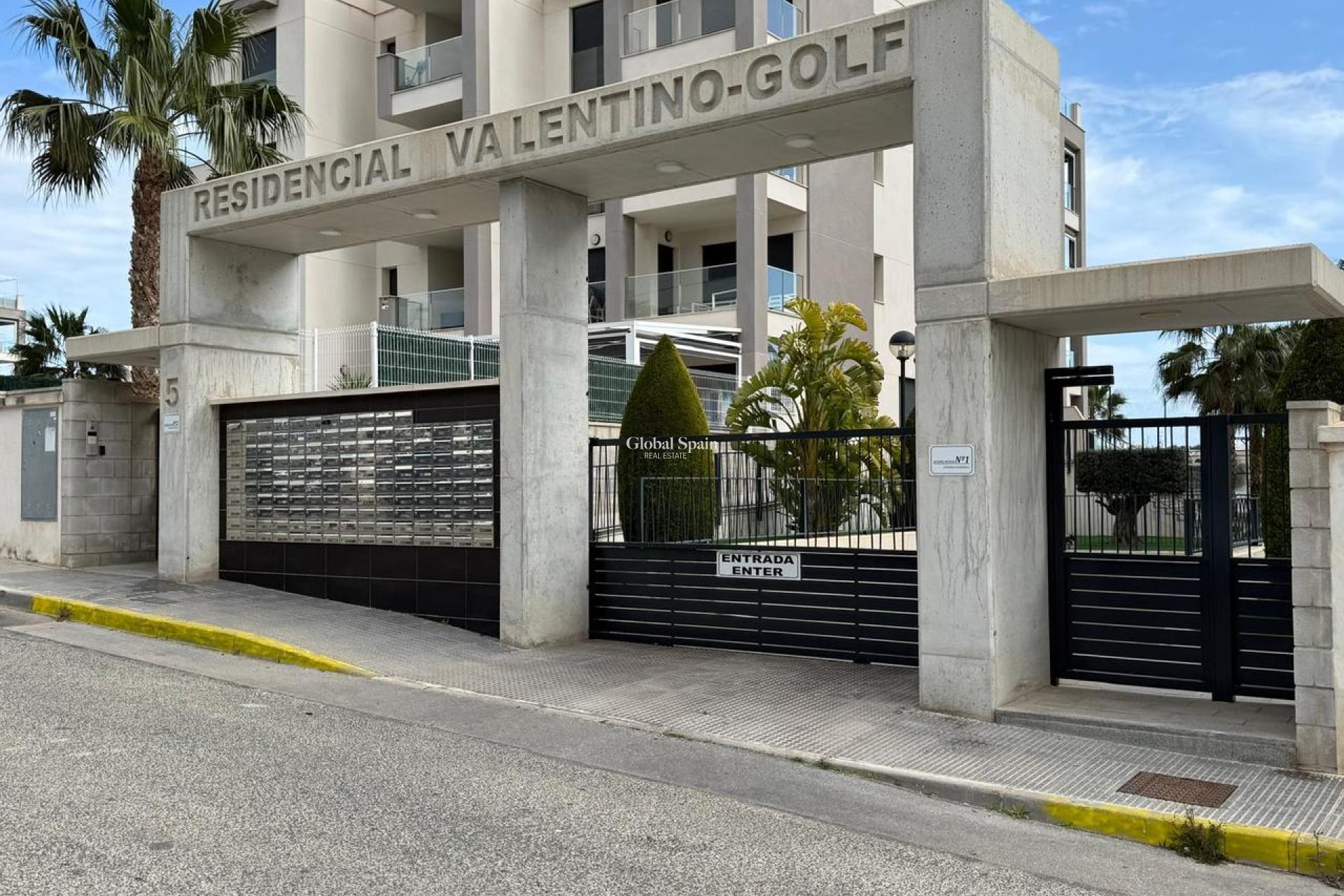 Revente - APPARTEMENT -
VILLAMARTÍN - Costa Blanca