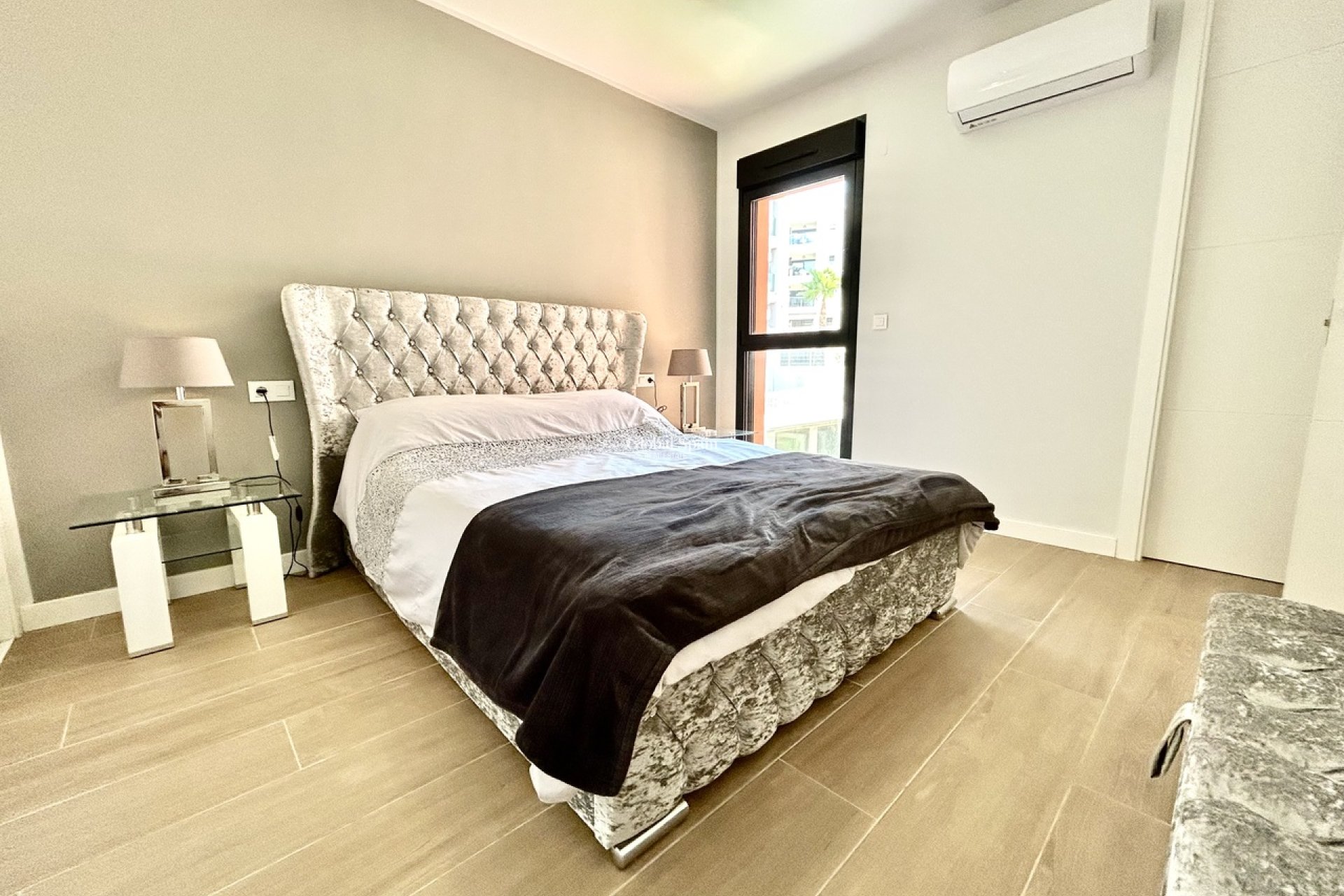 Revente - APPARTEMENT -
VILLAMARTÍN - Costa Blanca