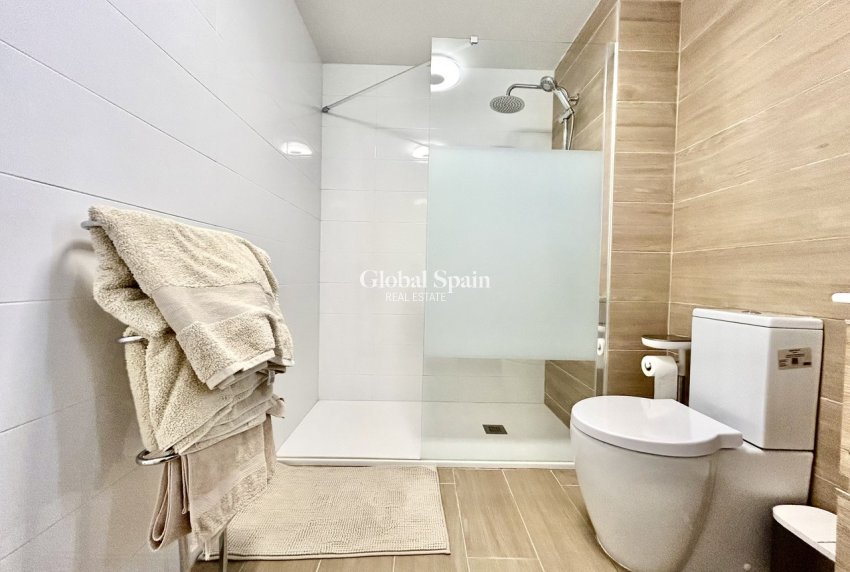 Revente - APPARTEMENT -
VILLAMARTÍN - Costa Blanca