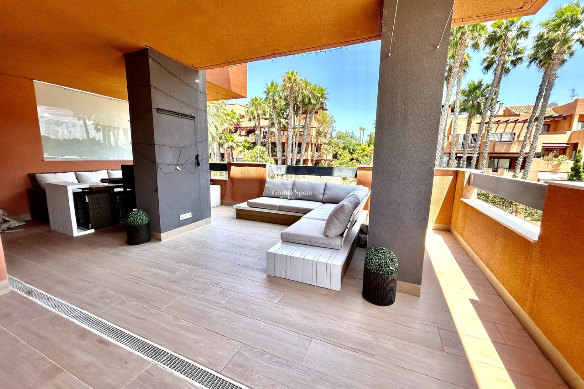 Revente - APPARTEMENT -
VILLAMARTÍN - Costa Blanca