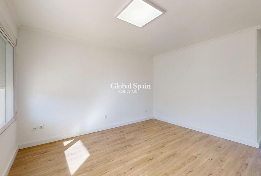 Revente - APPARTEMENT -
VILLAMARTÍN - Costa Blanca