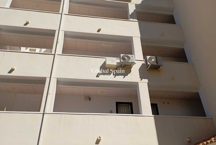 Revente - APPARTEMENT -
VILLAMARTÍN - Costa Blanca