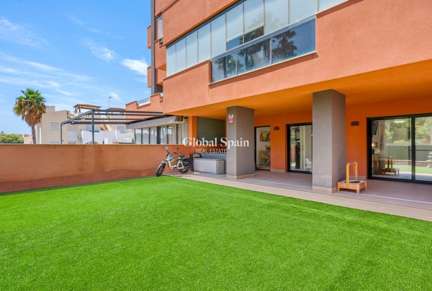 Revente - APPARTEMENT -
VILLAMARTÍN - Lomas del Golf