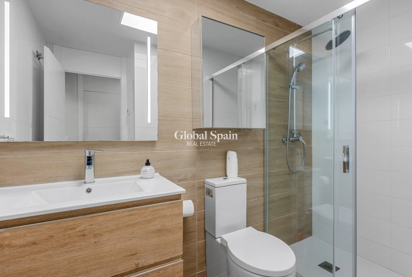 Revente - APPARTEMENT -
VILLAMARTÍN - Lomas del Golf