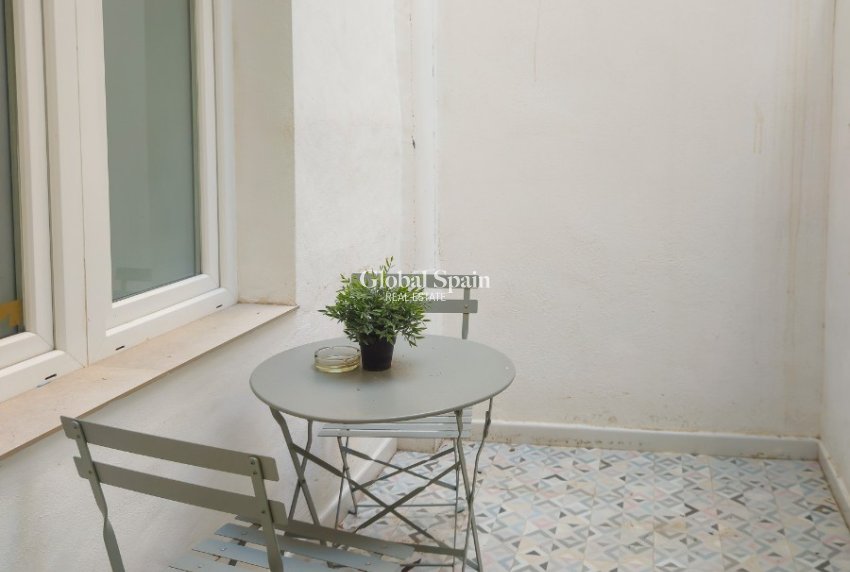 Revente - Bâtiment -
ALICANTE - Centro