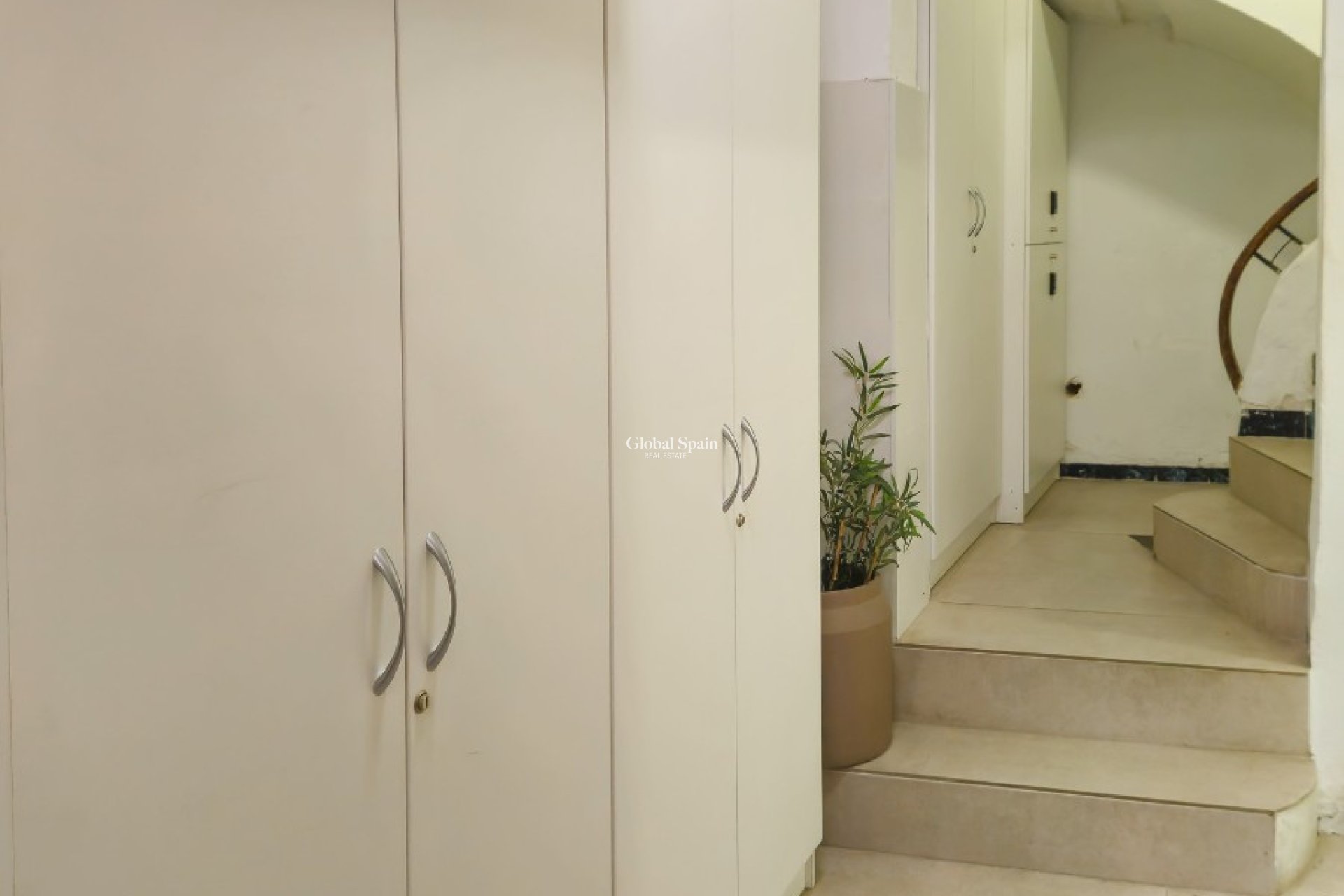 Revente - Bâtiment -
ALICANTE - Centro