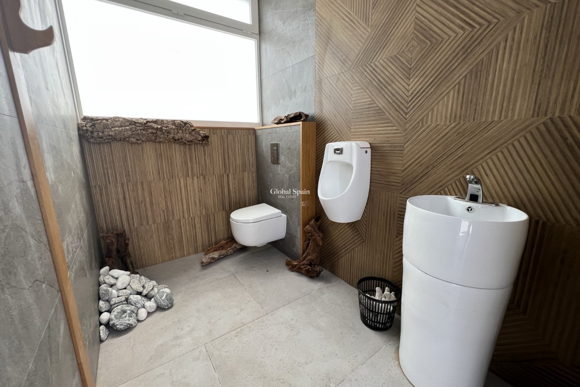 Revente - Bâtiment commercial -
TORREVIEJA - Costa Blanca Sur