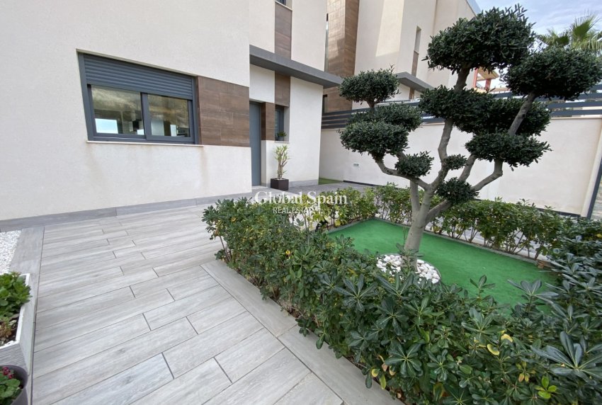 Revente - Chalet indépendant -
FINESTRAT