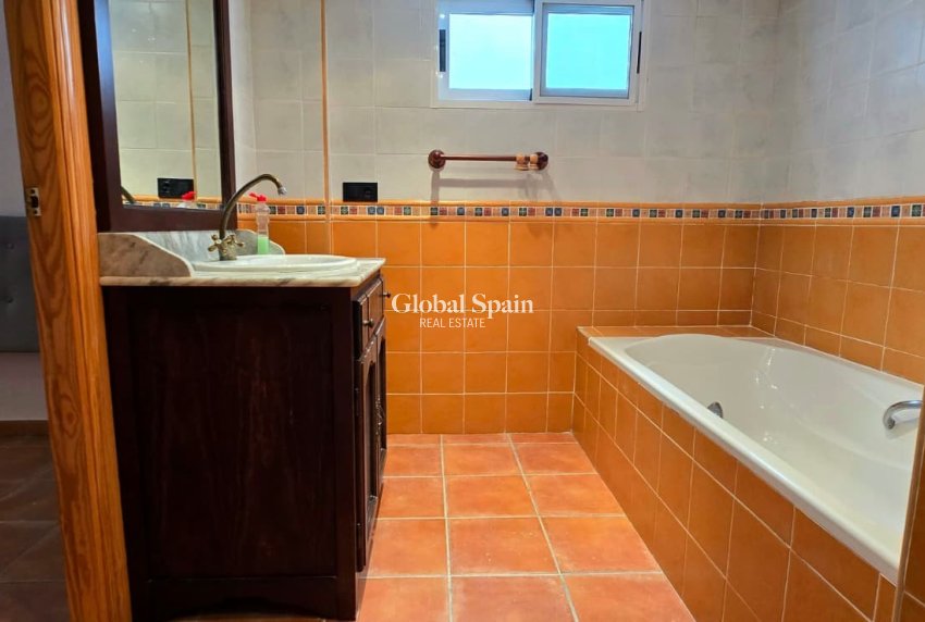 Revente - Chalet indépendant -
La Nucía - La nucia