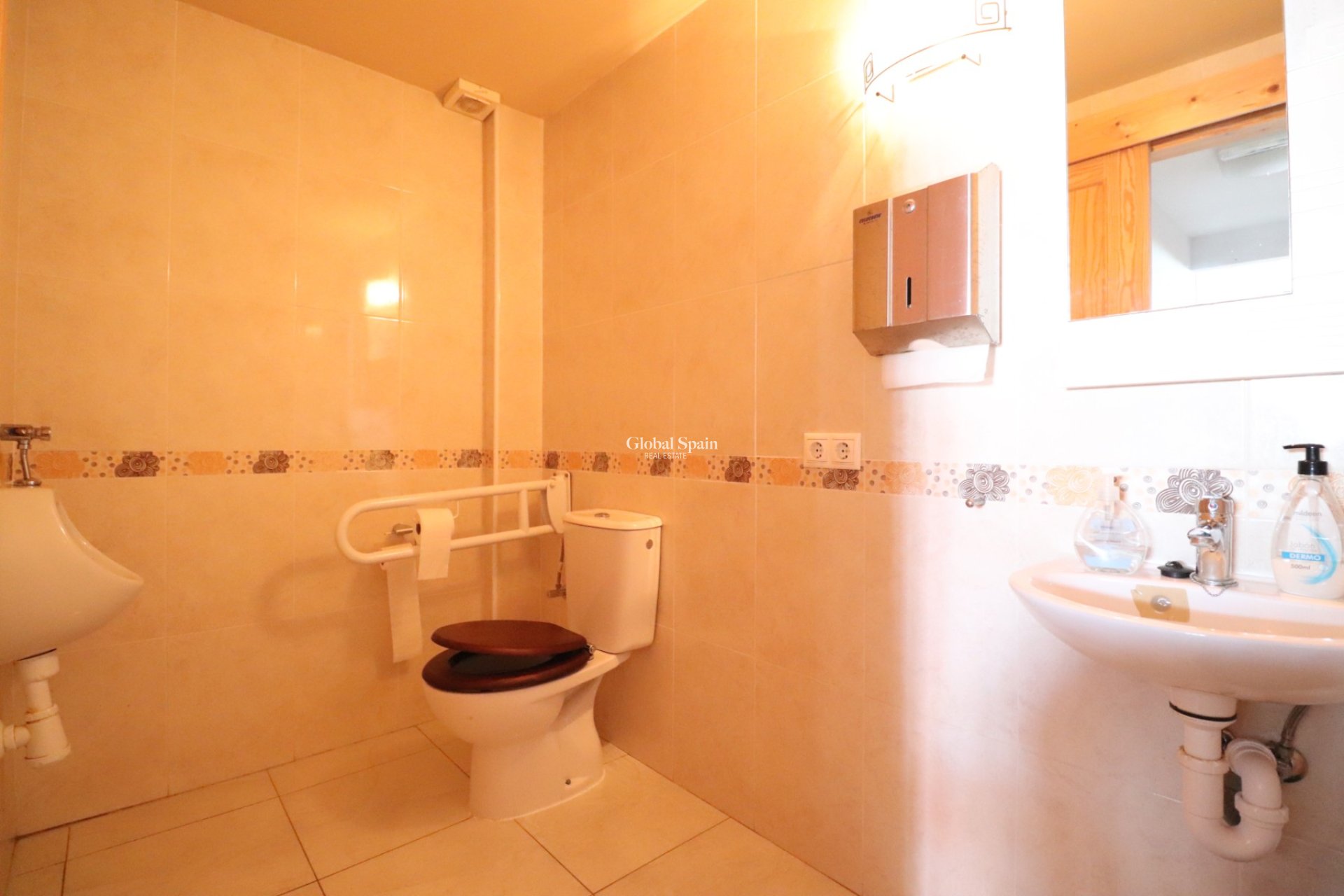 Revente - Commercial (bail) -
Algorfa - La Finca Golf Resort