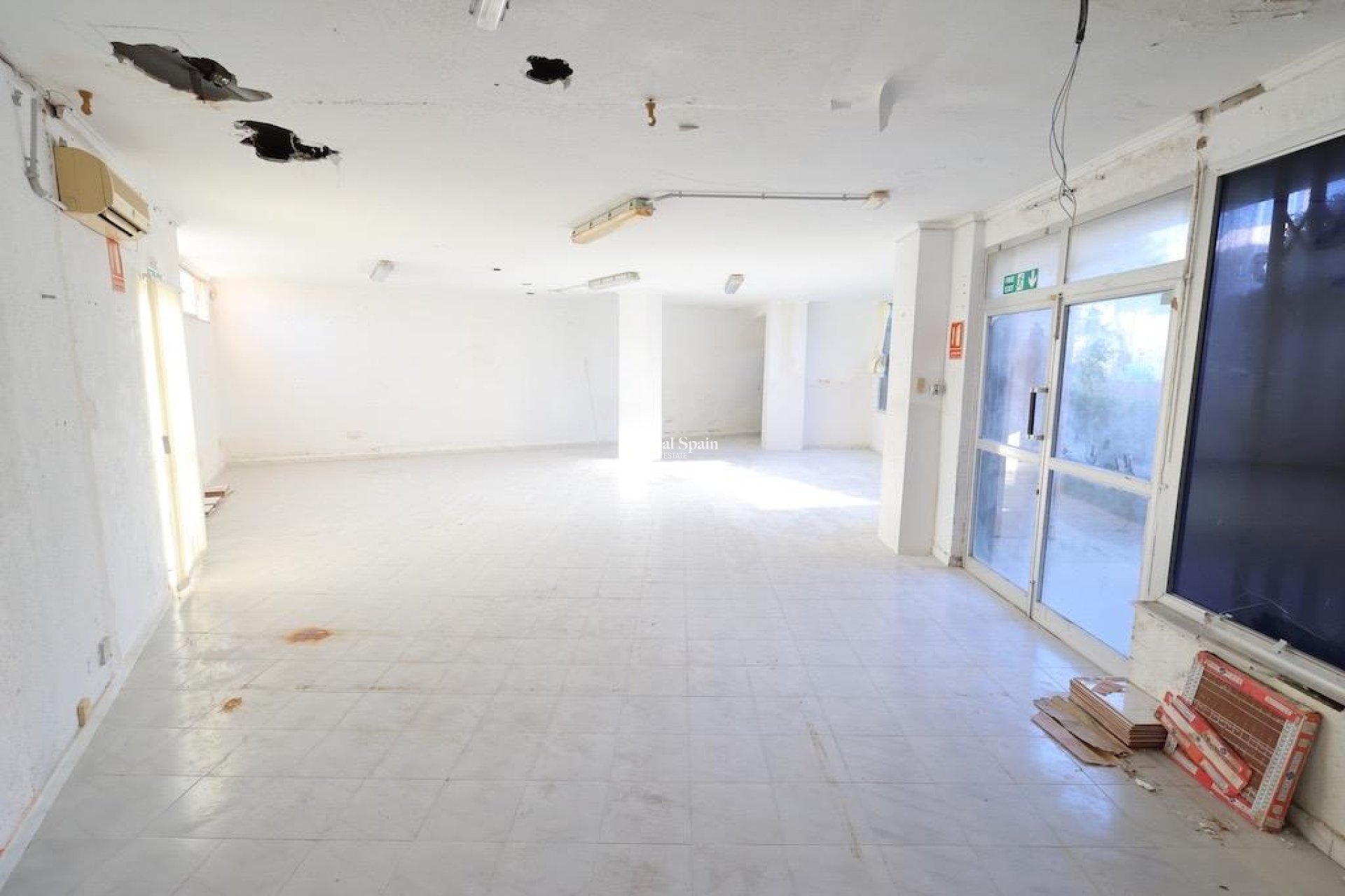 Revente - Commercial -
ORIHUELA COSTA - La Zenia